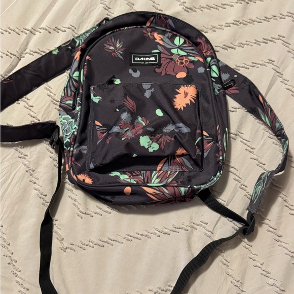 NWOT Dakine Mini Floral Backpack - Picture 1 of 11